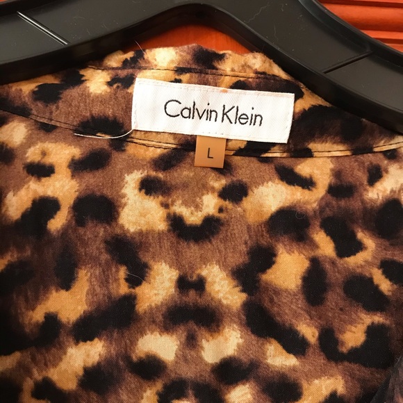 Calvin Klein animal print button down shirt - Picture 2 of 3